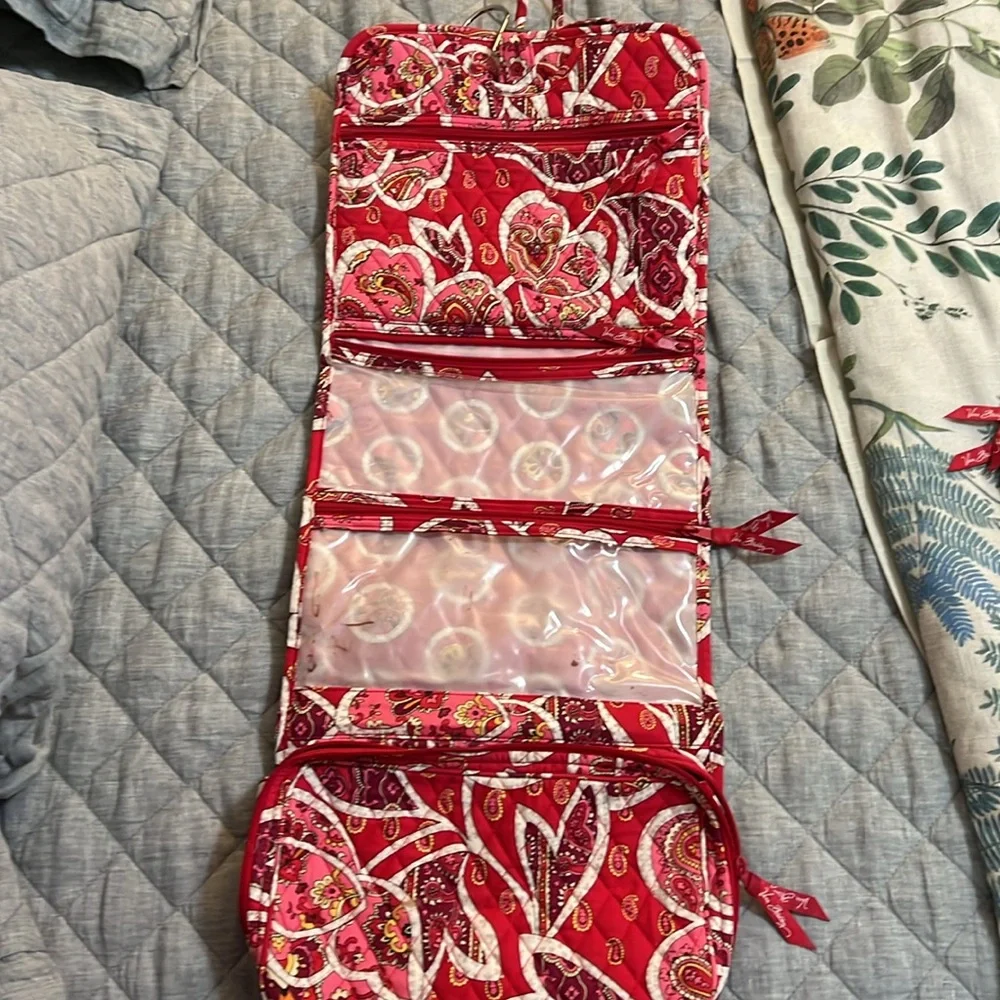 Vera Bradley retired red paisley hanging cosmetic bag and case - Picture 3 of 12
